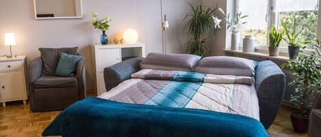 2 bedrooms, iron/ironing board, travel cot, free WiFi