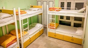 Dormitori compartit superior, 6 dormitoris, no fumadors | Caixa forta a l'habitació, habitacions insonoritzades i wifi gratuïta 