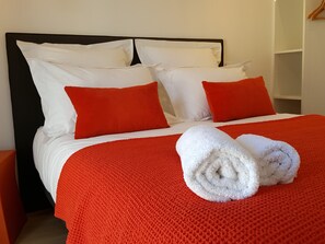 2 soverom, strykejern/-brett, reiseseng for barn og wi-fi (inkludert)