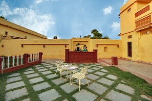 Balcony - JAWAI CASTLE RESORT - A Heritage Hotel in Jawai Leopard Reserve (Sumerpur)