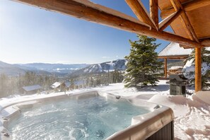 Outdoor spa tub - Cowboy Heaven Cabin - Alpine Escape - 360 Degree Mtn Views - Private Hot Tub (Big Sky)