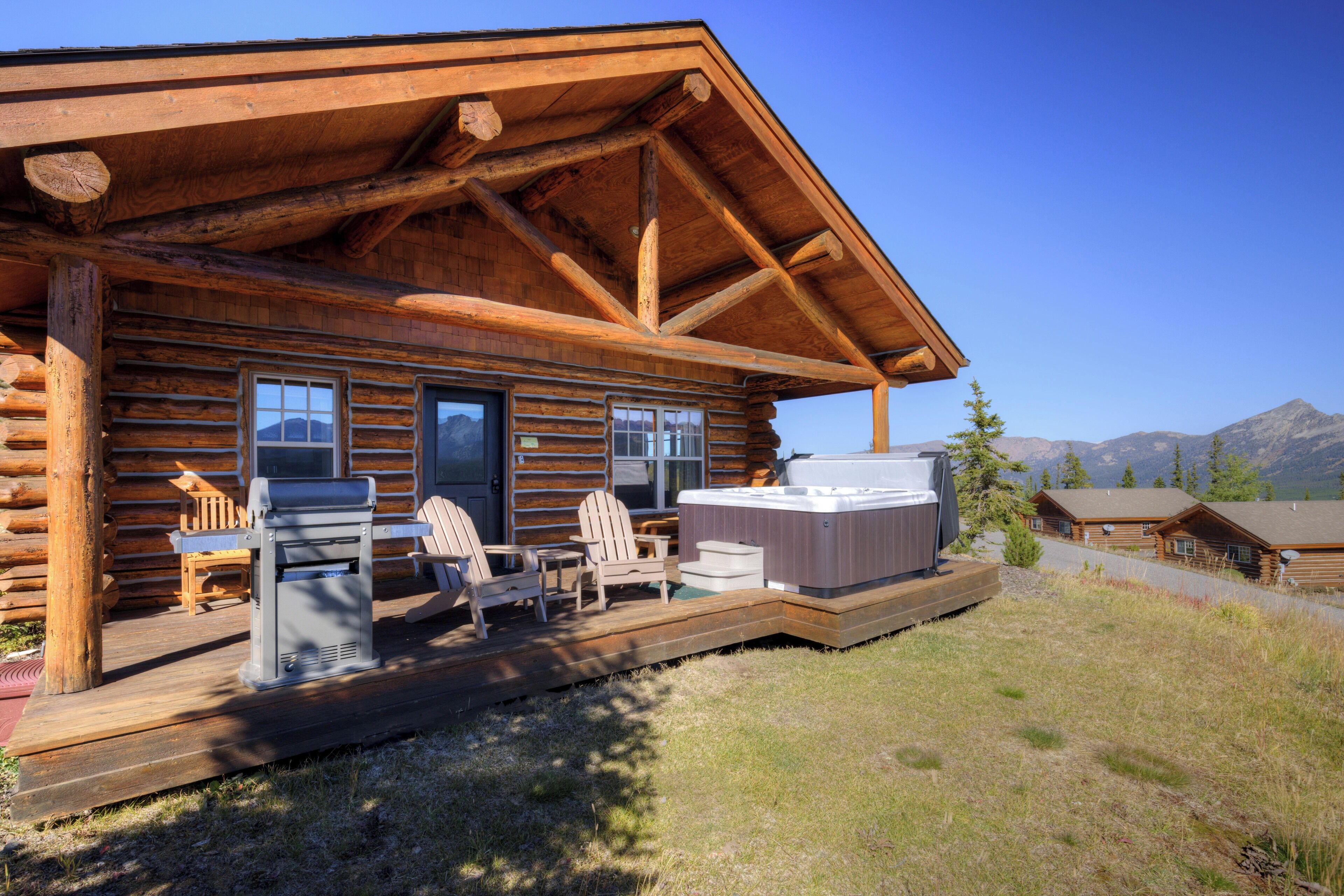 Alpine Escape - Cowboy Heaven Cabin - private hot tub, ski-in/ski-out, views