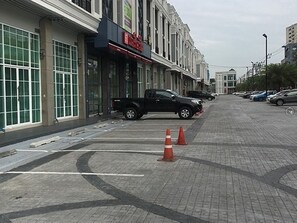 Free self-parking - Splash (Bangkok)