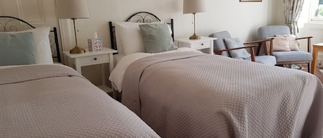 Standard Twin Room, 2 Twin Beds | Individually decorated, individually furnished, blackout drapes