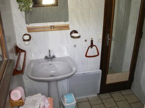 Dusche, Haartrockner, Toilettenpapier