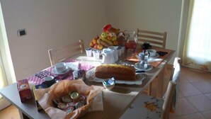 Desayuno típico de la región gratuito y diario