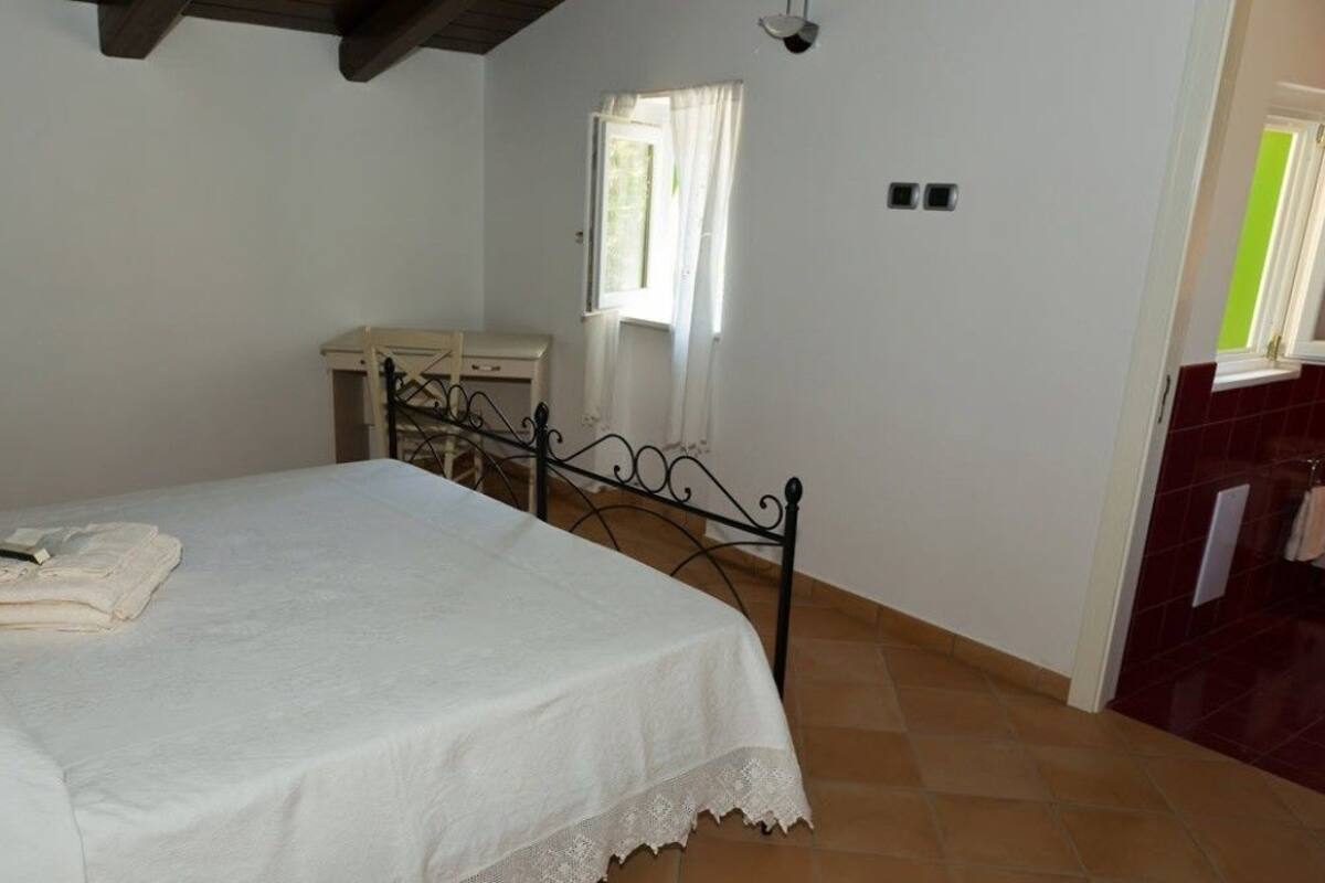 Habitación doble, baño privado | Escritorio y wifi gratis