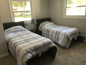 4 bedrooms, iron/ironing board, WiFi, bed sheets