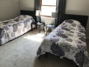 4 bedrooms, iron/ironing board, WiFi, bed sheets