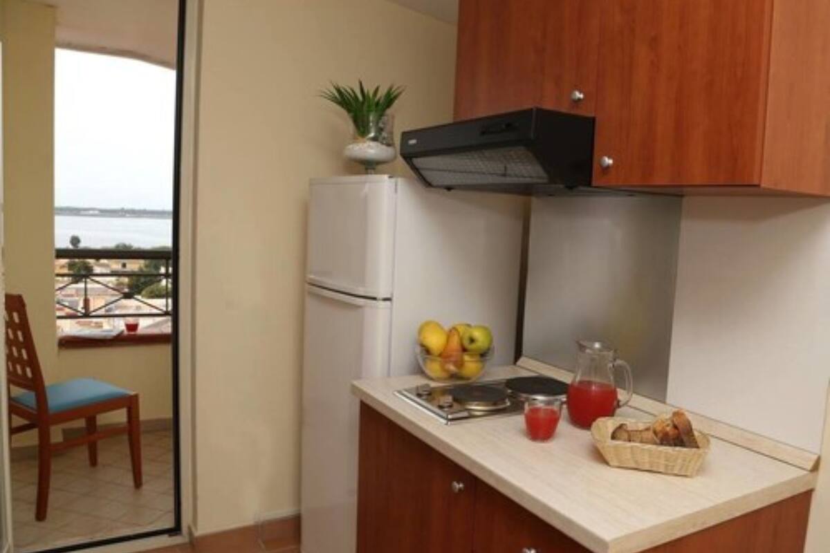 studio | private kitchenette