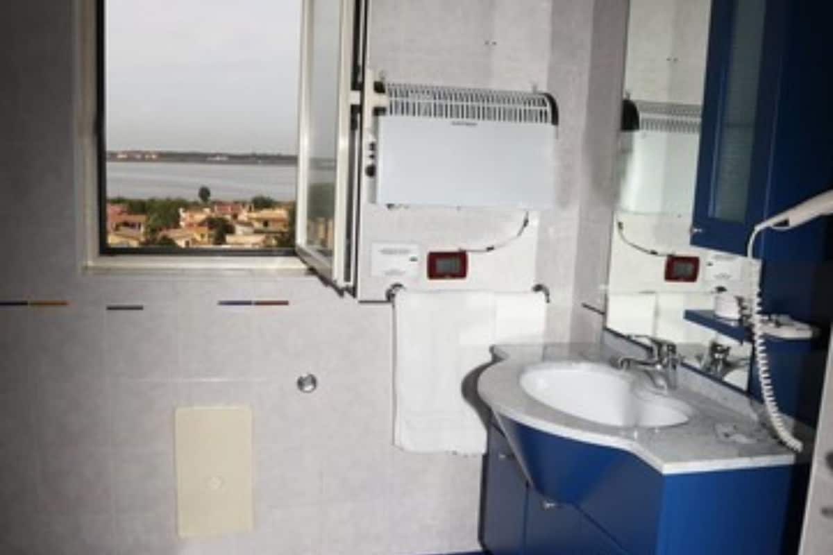 shower, free toiletries, hair dryer, bidet