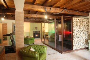 Sauna seca, banheira de hidromassagem, sauna a vapor