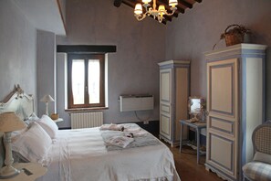 1 dormitori, roba de llit d'alta qualitat i caixa forta a l'habitació