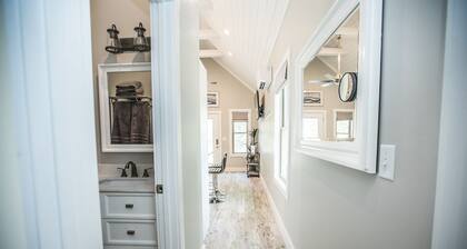 Coop's Coop: A newly renovated studio cottage
