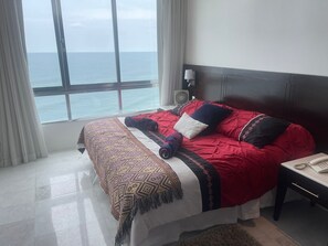 3 habitaciones, caja de seguridad en la habitación y escritorio 