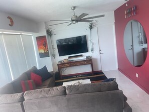 Smart TV - 3 BEDROOM CONDO ON THE BEACH (Marina Mazatlán)