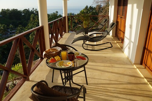 Hilltop Studio Bungalow with Sea View