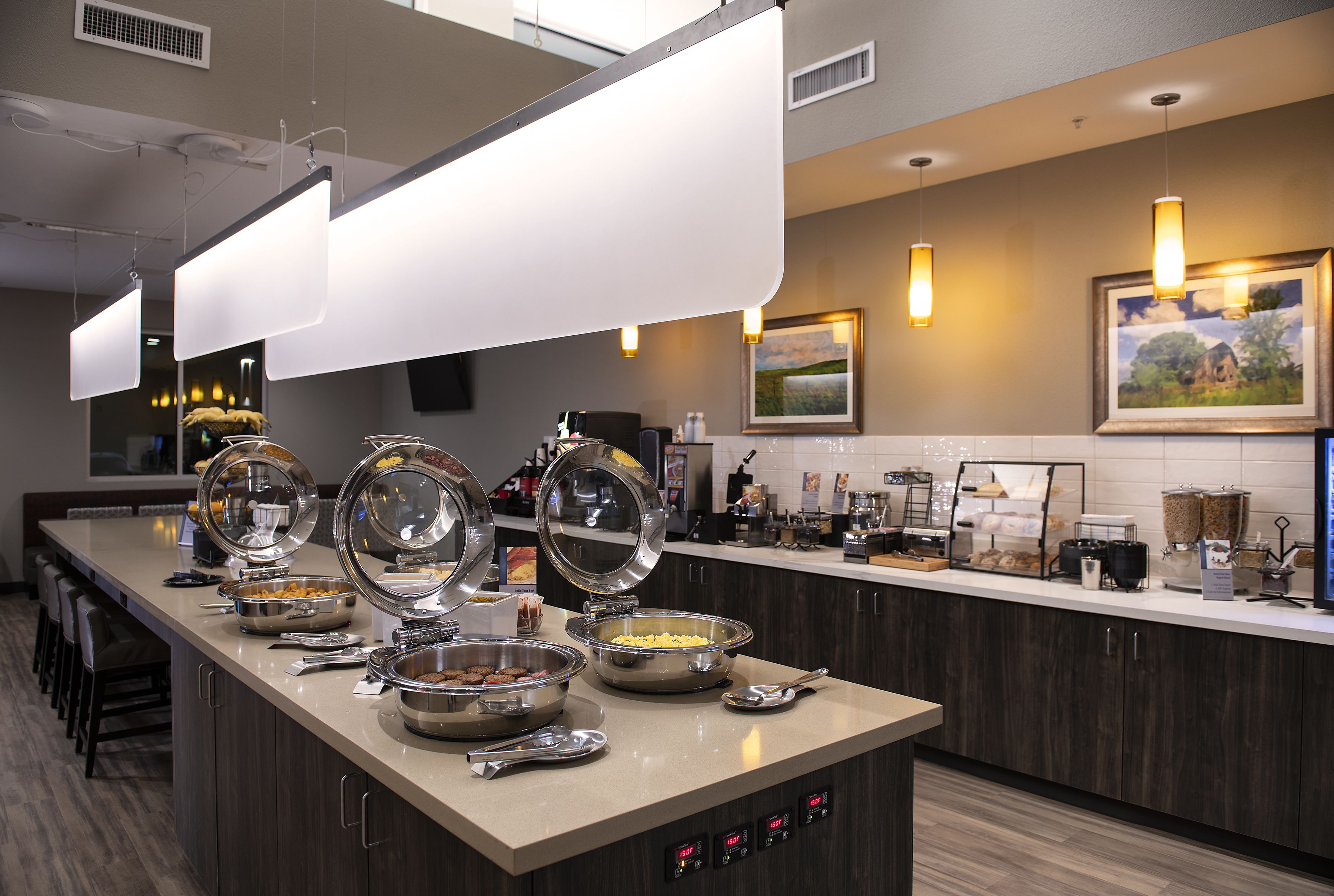 free daily full breakfast