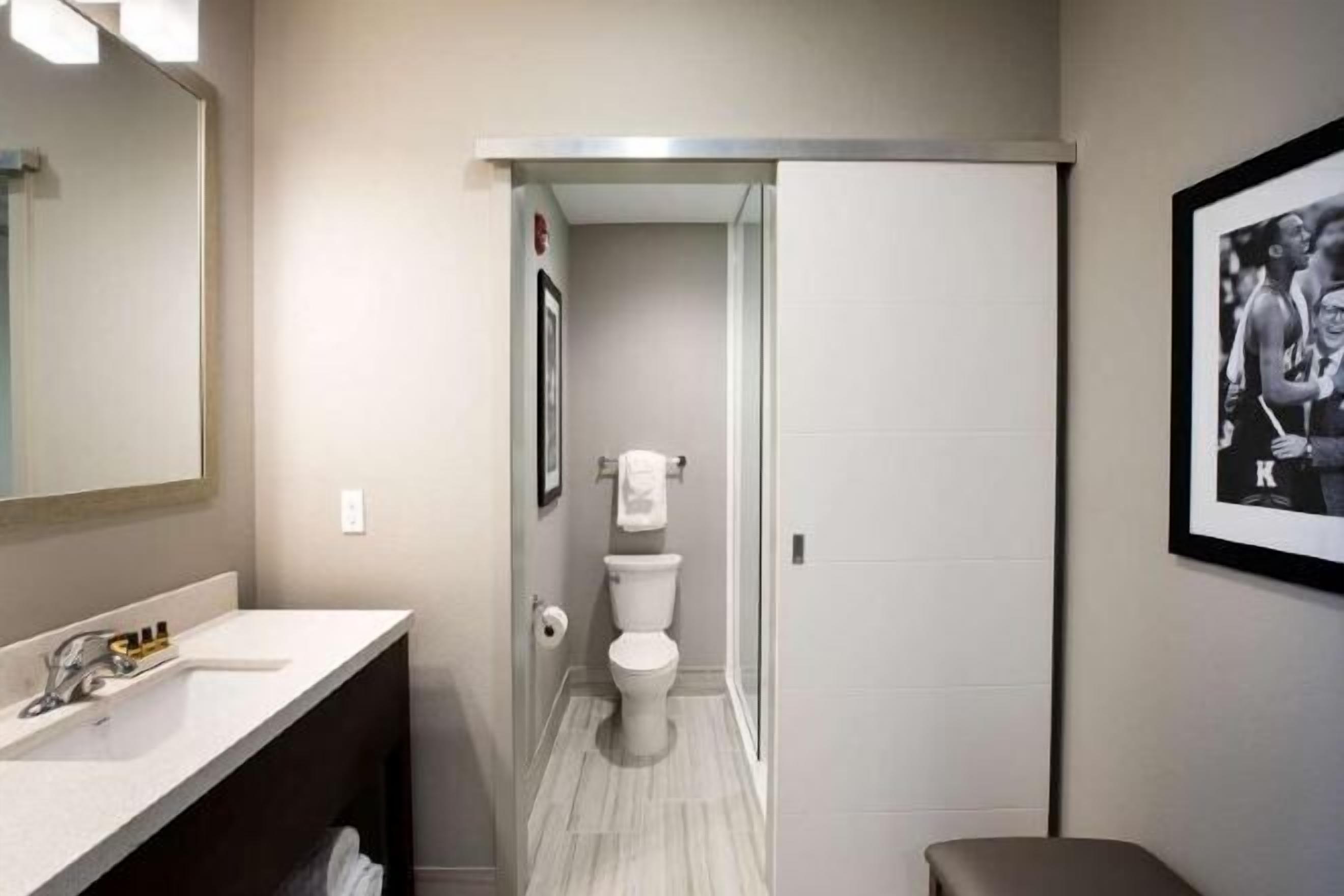 تجهيزات دش، دُش غزير، مستلزمات مجانية للع ناية الشخصية، مجففات شعر