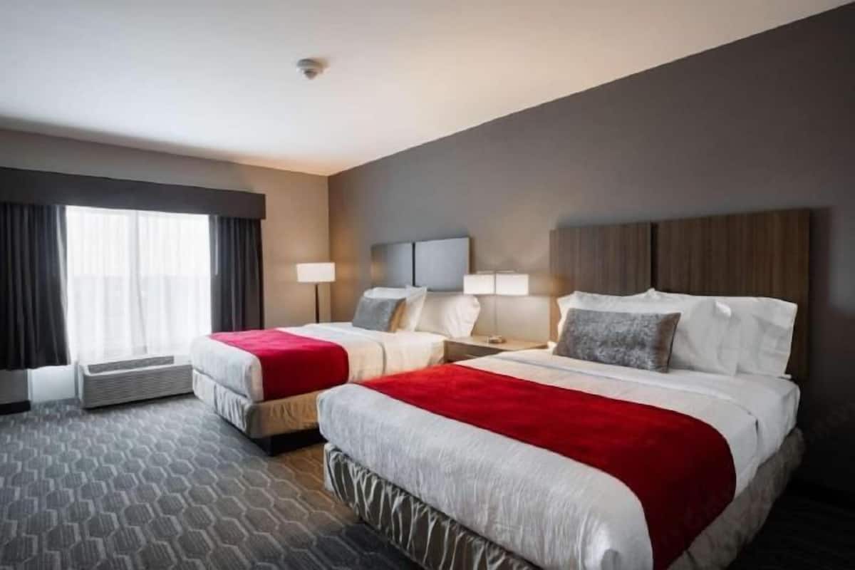 1 bedroom, down duvets, desk, laptop workspace