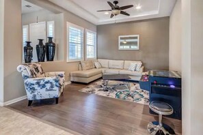 Téléviseur connecté, foyer, Netflix, table de baby-foot