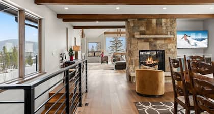 Luxury Retreat - Panoramic Mountain & Lake Views, Hot Tub & Gazebo