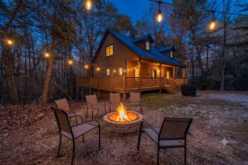 PRIVATE LOG CABIN l PET FRIENDLY | HOT TUB l SAUNA