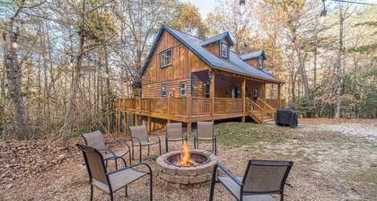 Private Log Cabin | 4BR 3BA | Pet Friendly | Hot Tub | Fire Pit | Sauna