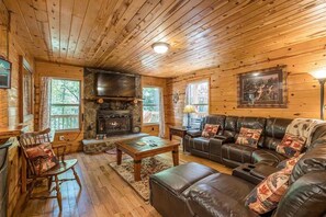 Smart TV, fireplace, DVD player, offices