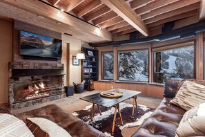 TV, fireplace, DVD player, books - Incredible ski in/ski out access home! Huge views! (Whitefish)