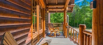 SERENITY FOR TWO CABIN l JACUZZI TUB | HOT TUB |