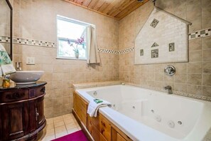 Shower, hair dryer, towels, shampoo