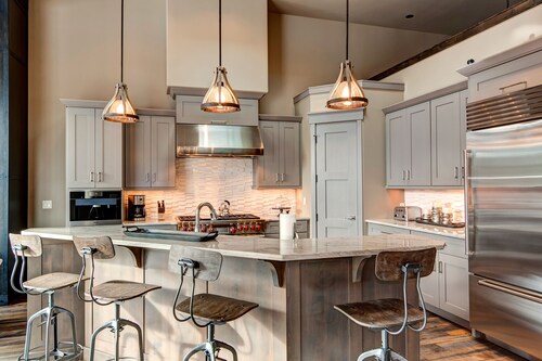 Shock Hill modern mountain luxury ski home with 2 master bedrooms