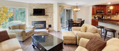Condo, 2 Bedrooms | Living area