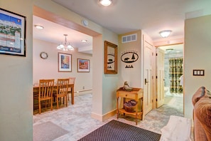 Condo, 1 phòng ngủ | Nội thất