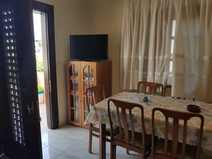 Apartment, 2 Bedrooms, Ground Floor | Living room | 33-inch flat-screen TV with digital channels, TV, Netflix - Vangel House (Sithonia)