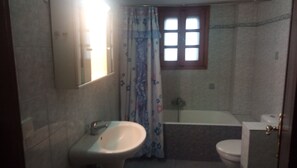 Apartment, 2 Bedrooms, Ground Floor | Bathroom | Towels, toilet paper - Vangel House (Sithonia)