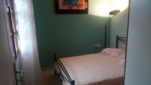 Apartment, 2 Bedrooms | Premium bedding, soundproofing, iron/ironing board, free WiFi - Vangel House (Sithonia)