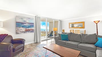 Smart-TV, DVD-spiller, bøker og filmbibliotek