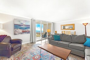 TV connectée, lecteur de DVD, livres, vidéothèque