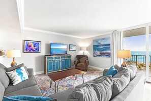 Smart-TV, DVD-spiller, bøker og filmbibliotek