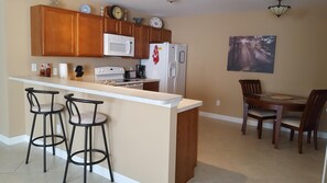 Fridge, microwave, oven, stovetop - Patio Villa in Duval Village -  *** Gas Golf Cart INCLUDED *** (The Villages)