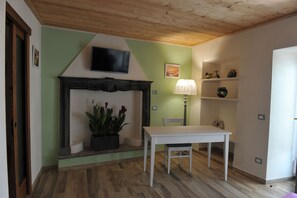 Deluxe Double Room, 1 Double Bed, Shared Bathroom | Individually furnished, desk, blackout drapes, free WiFi
