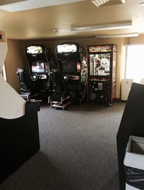 Game room - Unique Rustic, upscale, 3 br/2 ba Cabin w/Fireplace, Firepit, Pool Table & Wifi (Galena)