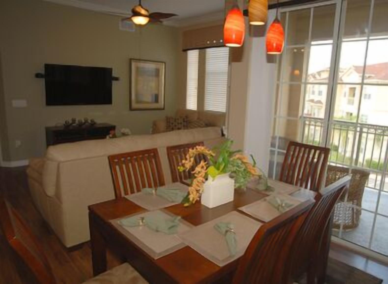 Kondominium | Makan di kamar