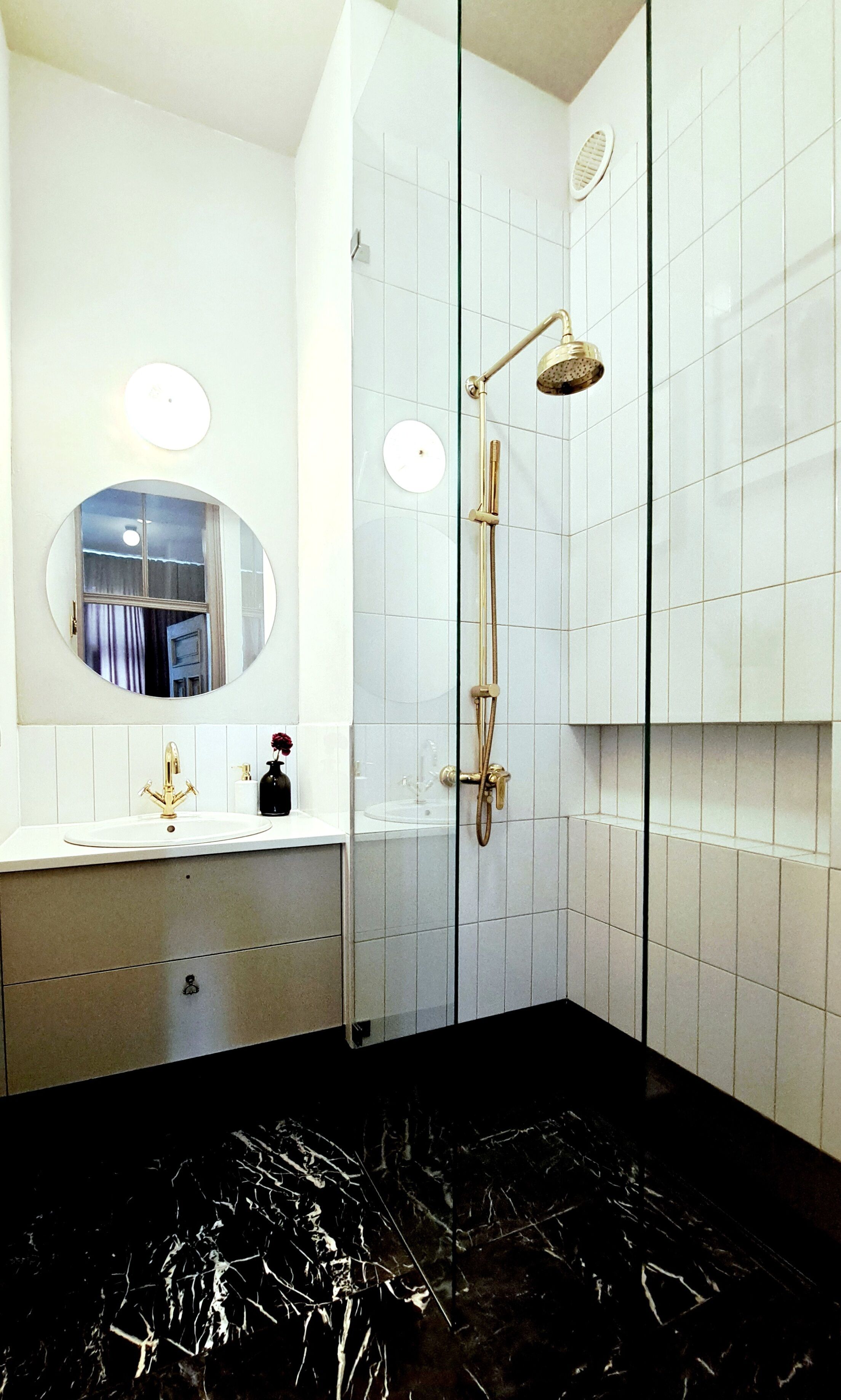 Studiosuite – deluxe, 1 queensize-seng med sovesofa | Bad | Dusj, regndusjhode, toalettartikler (inkludert) og hårføner