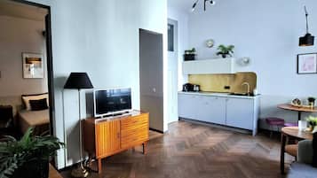 Deluxe Studio Suite, 1 Queen Bed with Sofa bed | Living area | Flat-screen TV