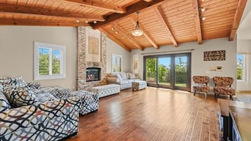 Smart TV, fireplace, DVD player