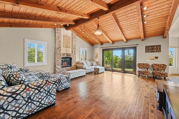 Smart TV, fireplace, DVD player