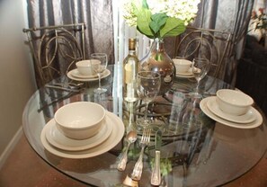 Condo | Cuisine privée | Réfrigérateur, four à micro-ondes, un four, surface de cuisson
